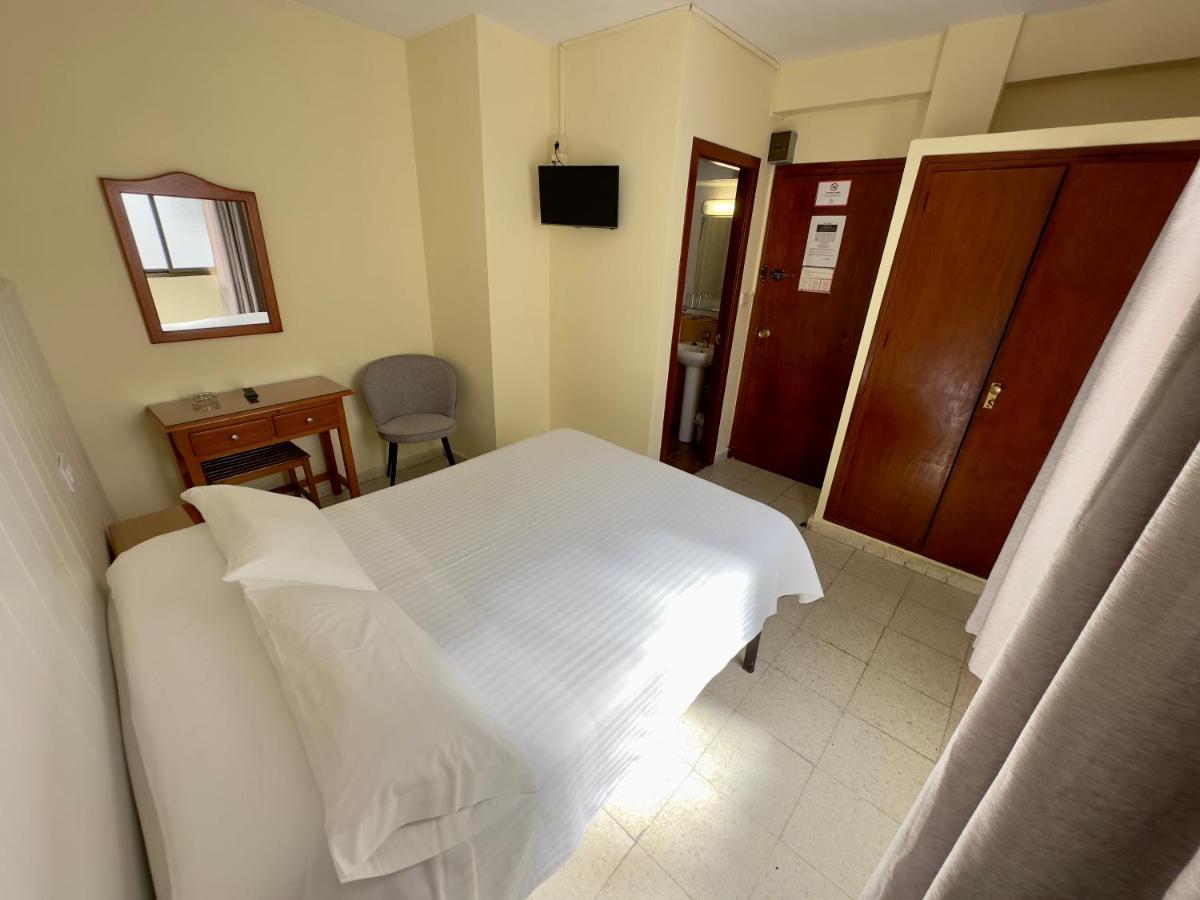 Hotel Cabello Torremolinos Exteriör bild