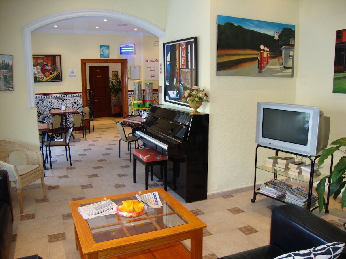 Hotel Cabello Torremolinos Exteriör bild